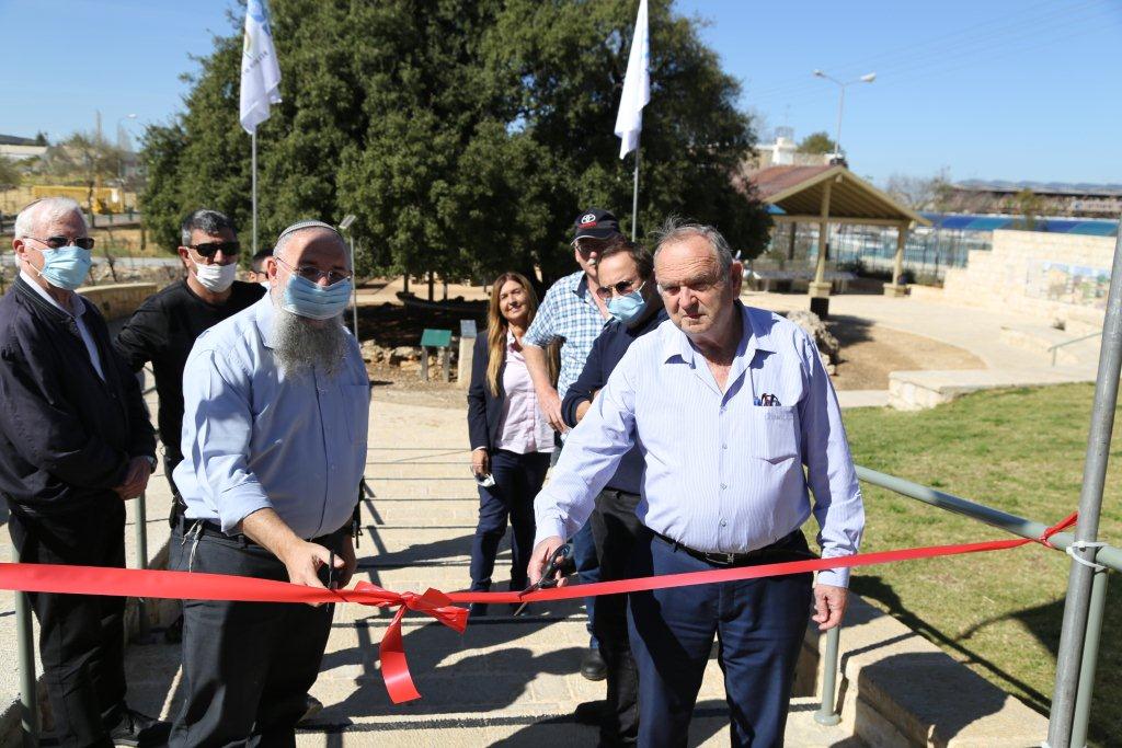 לאחר הסגר: בגוש עציון נוטעים לזכר 15 נופלי שיירת נבי דניאל