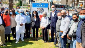 לוד: ראש העיר ובני משפחת זימנה ברהני בגן על שמו במרכז העיר