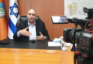 ראש עיריית לוד במאמצים לעודד התחסנות בעיר