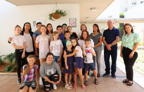 ראש העיר לוד חנך כיתת אולפן קליטה ל-25 פליטים מאוקראינה שעלו לגני אביב