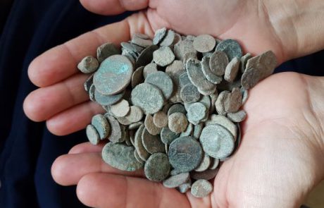 כפר כנא: מאות מטבעות עתיקים נתפסו בביתו של שודד עתיקות בגליל